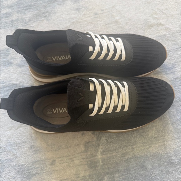 Shoes - VIVAIA sneakers water repellent size 40